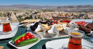 Türkisches Frühstück mit Blick aufs Tal